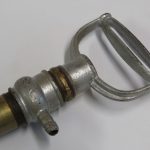 Lote: 18.B - Lote: 18.B - Bomba de mano estribo antigua