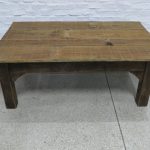 Lote: 94 - Lote: 94 - Mesa de sala con tapa de pinotea