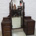 Lote: 123 - Lote: 123 - Comoda tipo vestidor de roble