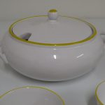 Lote: 13 - Lote: 13 - Sopera y 6 tazas de loza