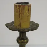 Lote: 9 - Lote: 9 - Lámpara con pie de bronce