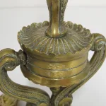 Lote: 9 - Lote: 9 - Lámpara con pie de bronce