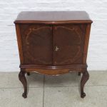 Lote: 93 - Lote: 93 - Mueble auxiliar Luis XV