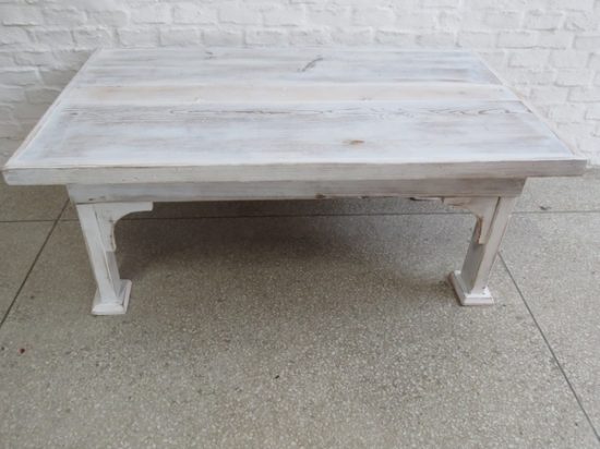 Lote: 68 - Lote: 68 - Mesa de sala pintada blanco