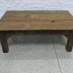 Lote: 69 - Lote: 69 - Mesa de sala con tapa de pinotea