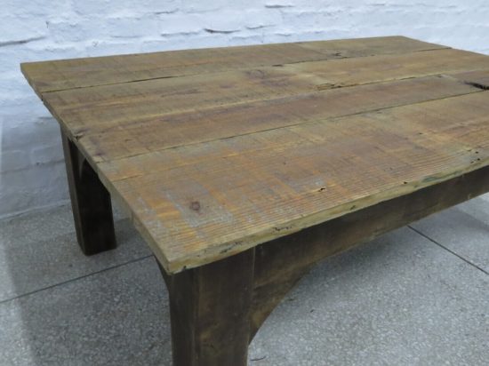 Lote: 69 - Lote: 69 - Mesa de sala con tapa de pinotea