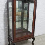 Lote: 121 - Lote: 121 - Vitrina Reina Ana