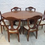 Lote: 113 - Lote: 113 - Juego comedor Ingles