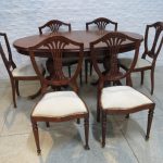 Lote: 113 - Lote: 113 - Juego comedor Ingles
