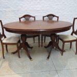 Lote: 113 - Lote: 113 - Juego comedor Ingles