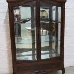 Lote: 120 - Lote: 120 - Vitrina Luis XV