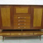 Lote: 117 - Lote: 117 - Aparador estilo Americano
