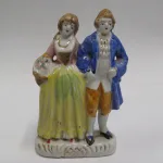 Lote: 4 - Lote: 4 - Florero satsuma y Estatuillas de loza