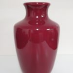 Lote: 29 - Lote: 29 - Jarrón de loza bordo