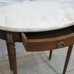 Lote: 73 - Lote: 73 - Mesa de sala Luis XVI