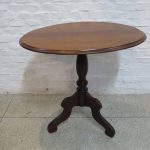 Lote: 72 - Lote: 72 - Mesa de sala oval