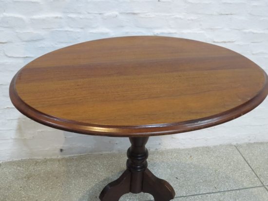 Lote: 72 - Lote: 72 - Mesa de sala oval
