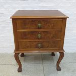 Lote: 94 - Lote: 94 - Mueble auxiliar con marqueteri