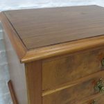 Lote: 94 - Lote: 94 - Mueble auxiliar con marqueteri