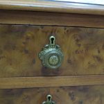 Lote: 94 - Lote: 94 - Mueble auxiliar con marqueteri