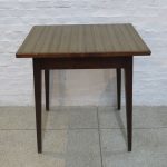 Lote: 115 - Lote: 115 - Mesa con tapa de cármica