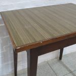 Lote: 115 - Lote: 115 - Mesa con tapa de cármica