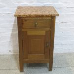 Lote: 95 - Lote: 95 - Mesa de noche de roble