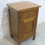 Lote: 95 - Lote: 95 - Mesa de noche de roble