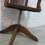 Lote: 86 - Lote: 86 - Silla giratoria de roble