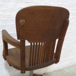 Lote: 86 - Lote: 86 - Silla giratoria de roble