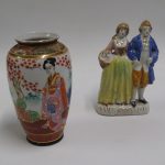 Lote: 2 - Lote: 2 - Florero satsuma y Estatuillas de loza