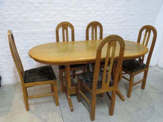 Lote: 103 - Lote: 103 - Juego de comedor con 5 sillas