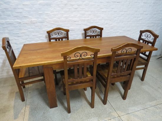 Lote: 106 - Lote: 106 - Mesa de comedor con 6 sillas