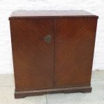Lote: 86 - Lote: 86 - Mueble tocadiscos 