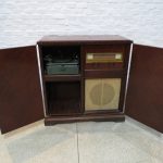 Lote: 86 - Lote: 86 - Mueble tocadiscos 