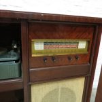 Lote: 86 - Lote: 86 - Mueble tocadiscos 