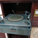 Lote: 86 - Lote: 86 - Mueble tocadiscos 