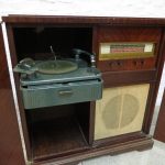 Lote: 86 - Lote: 86 - Mueble tocadiscos 