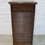 Lote: 121 - Lote: 121 - Mueble archivador de cortina