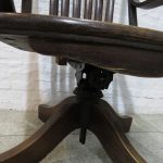 Lote: 97 - Lote: 97 - Antigua silla de roble de escritorio