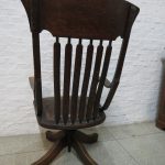 Lote: 97 - Lote: 97 - Antigua silla de roble de escritorio