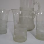 Lote: 70 - Lote: 70 - Jarra y 6 vasos de vidrio