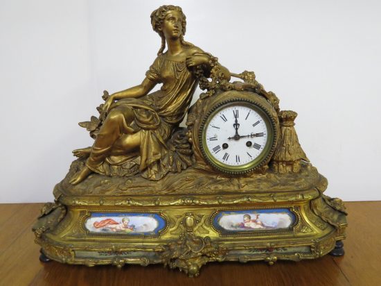 Lote: 79 - Lote: 79 - Garniture Frances