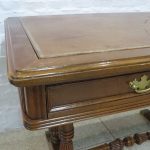 Lote: 104 - Lote: 104 - Mesa de escritorio Tudor