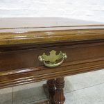 Lote: 104 - Lote: 104 - Mesa de escritorio Tudor