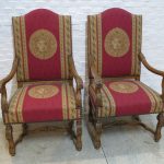 Lote: 96 - Lote: 96 - Par de sitiales Tudor
