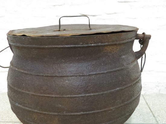 Lote: 75 - Lote: 75 - Olla de hierro