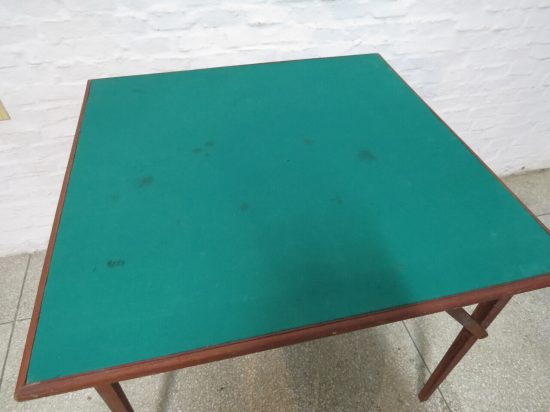 Lote: 102 - Lote: 102 - Mesa de juego