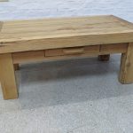 Lote: 155 - Lote: 155 - Mesa de sala de pinotea
