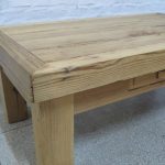 Lote: 155 - Lote: 155 - Mesa de sala de pinotea